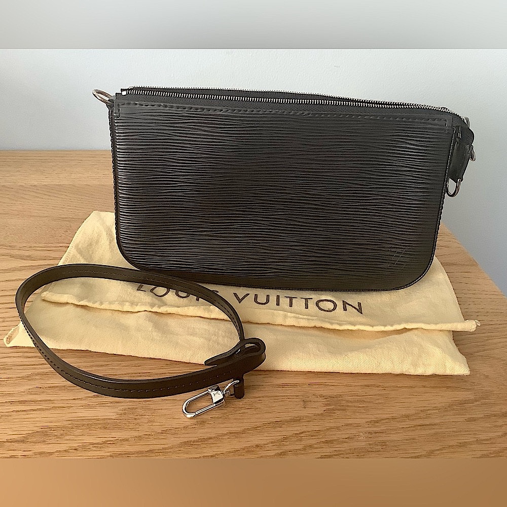 Louis Vuitton Black Epi Pochette